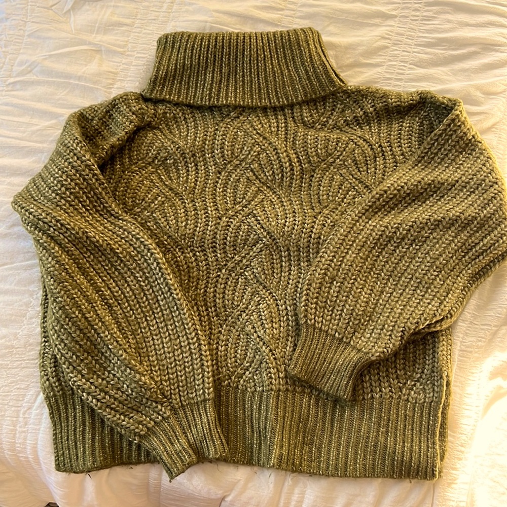 Green Sweater- So Soft!